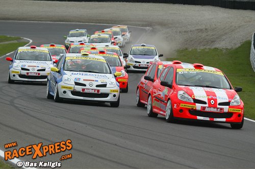 Close racing in clio Cup
